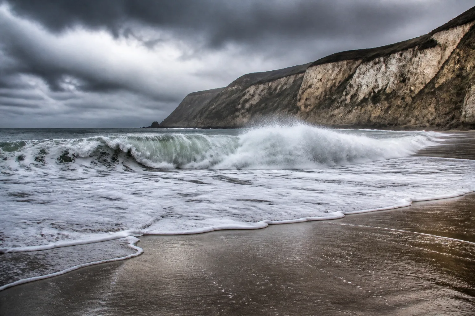 High Surf Advisory Issued for Southern California Beaches Amid Tropical Storm Elida Swell